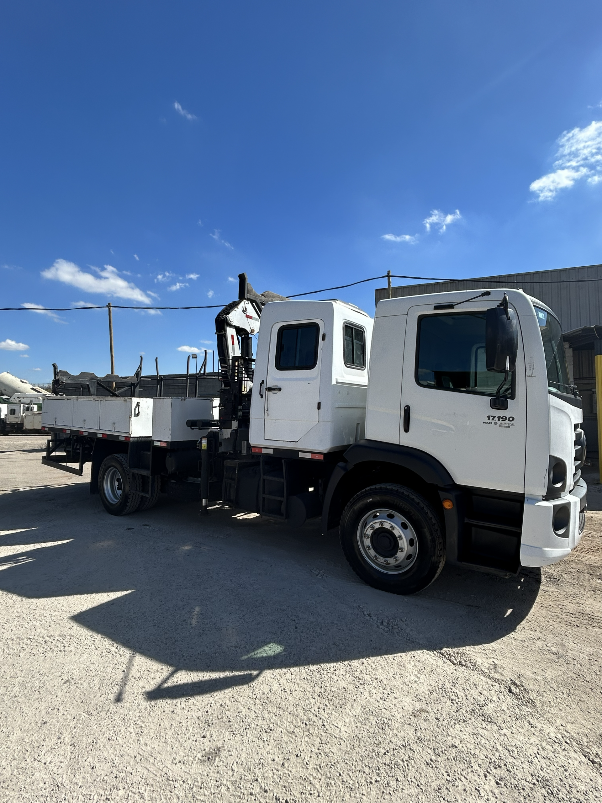 Caminhão Munck TKA 16.700 1 Caminhão Munck TKA 16.700